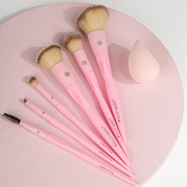 Set četkica za lice i oči sa sunđerom Must-Have Brushworks Kozmo - 5056683105407 Set četkica za lice i oči sa sunđerom Must-Have Brushworks Kozmo - 5056683105407
