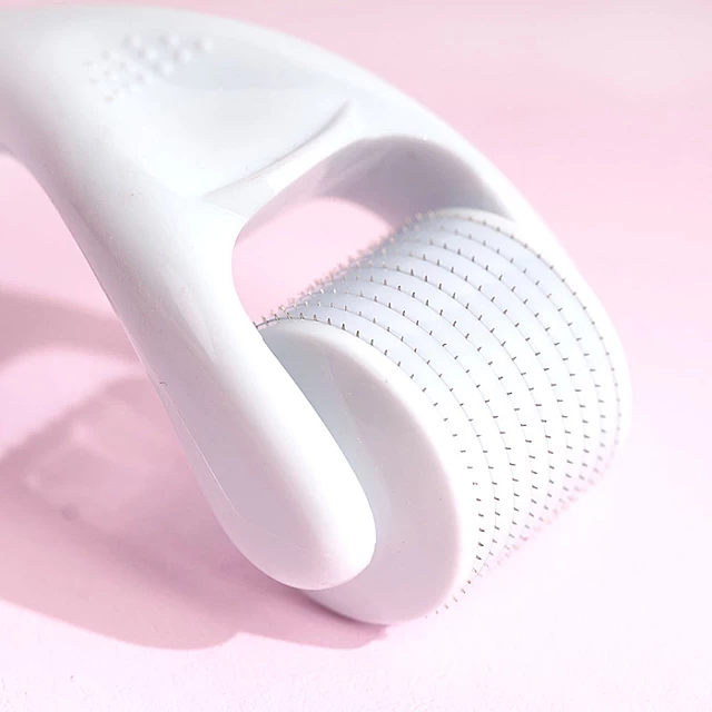 Roler Derma Sa Mikro Iglicama Za Negu Kože| BRUSHWORKS | Kozmo Online Roler Derma Sa Mikro Iglicama Za Negu Kože| BRUSHWORKS | Kozmo Online