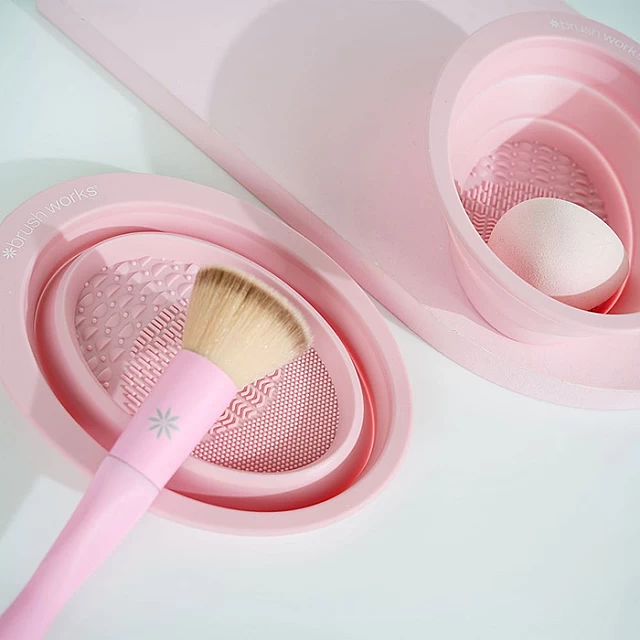 Silikonska posuda za čišćenje četkica za šminku | BRUSHWORKS |Kozmo Shop Online Silikonska posuda za čišćenje četkica za šminku | BRUSHWORKS |Kozmo Shop Online