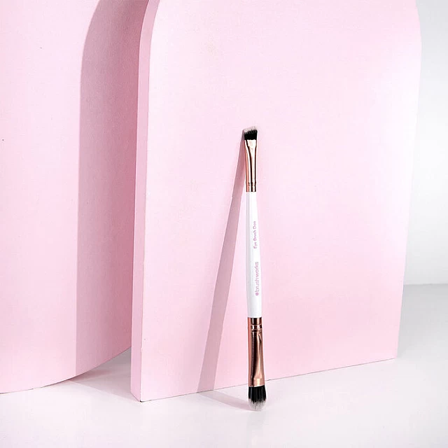 Dvostrana četkica za senku za oči White i Gold 5060455146277 | BRUSHWORKS | Kozmo Online Dvostrana četkica za senku za oči White i Gold 5060455146277 | BRUSHWORKS | Kozmo Online