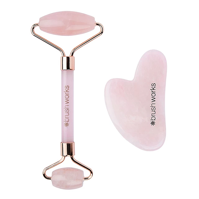 Roler od roze kvarca i Gua Sha | BRUSHWORKS| Kozmo Online Roler od roze kvarca i Gua Sha | BRUSHWORKS| Kozmo Online