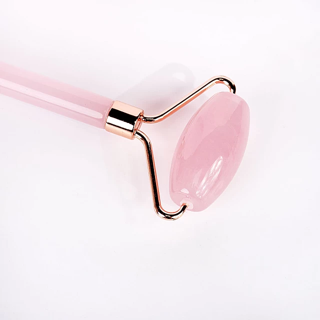 Roler Od Roze Smole I Gua Sha | BRUSHWORKS| Kozmo Online Roler Od Roze Smole I Gua Sha | BRUSHWORKS| Kozmo Online