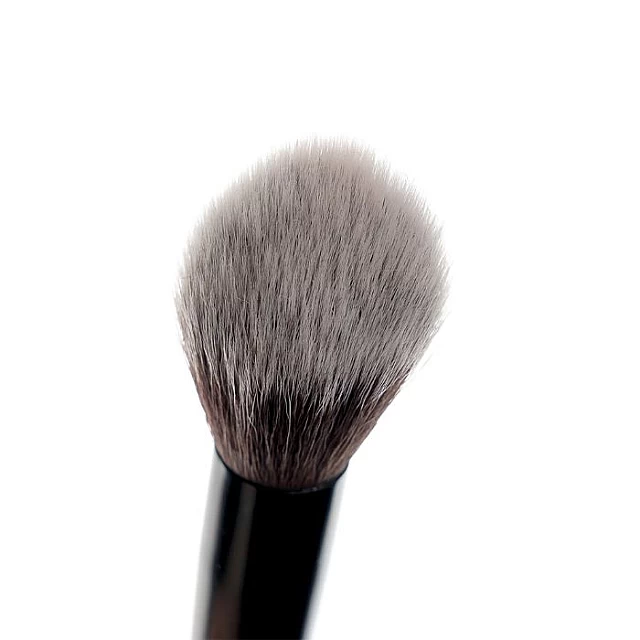 Četkica za hajlajter No. 13 | BRUSHWORKS | Kozmo Online Četkica za hajlajter No. 13 | BRUSHWORKS | Kozmo Online