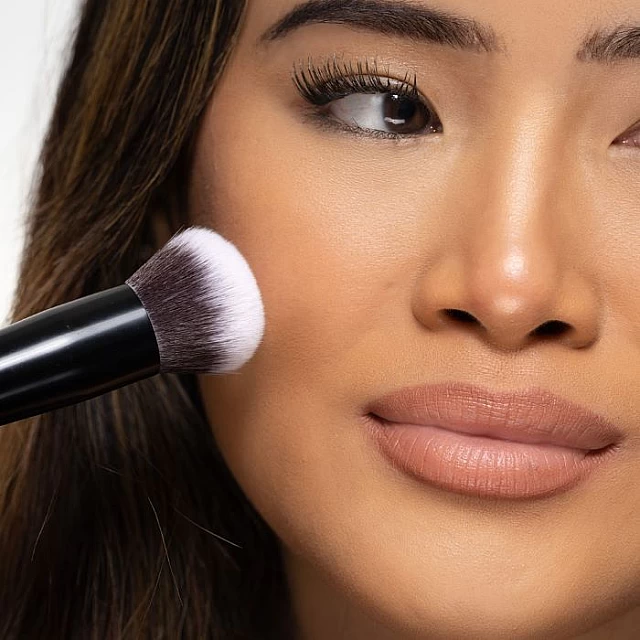 Višenamenska Četkica za Šminkanje za Rumenilo, Bronzer i Hajlajter br 3 | Brushworks | Kozmo Online Višenamenska Četkica za Šminkanje za Rumenilo, Bronzer i Hajlajter br 3 | Brushworks | Kozmo Online