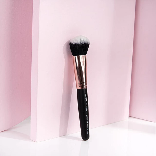 Višenamenska četkica za rumenilo bronzer i hajlajter 5060226339679 |BRUSHWORKS | Kozmo Online Višenamenska četkica za rumenilo bronzer i hajlajter 5060226339679 |BRUSHWORKS | Kozmo Online