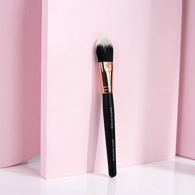 Četkica za tečni puder i korektor Brushworks - 5060226339709 - Brushworks - Kozmo Četkica za tečni puder i korektor Brushworks - 5060226339709 - Brushworks - Kozmo