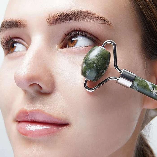 Roler Za Lice Od Žada | BRUSHWORKS | Kozmo Online Roler Za Lice Od Žada | BRUSHWORKS | Kozmo Online
