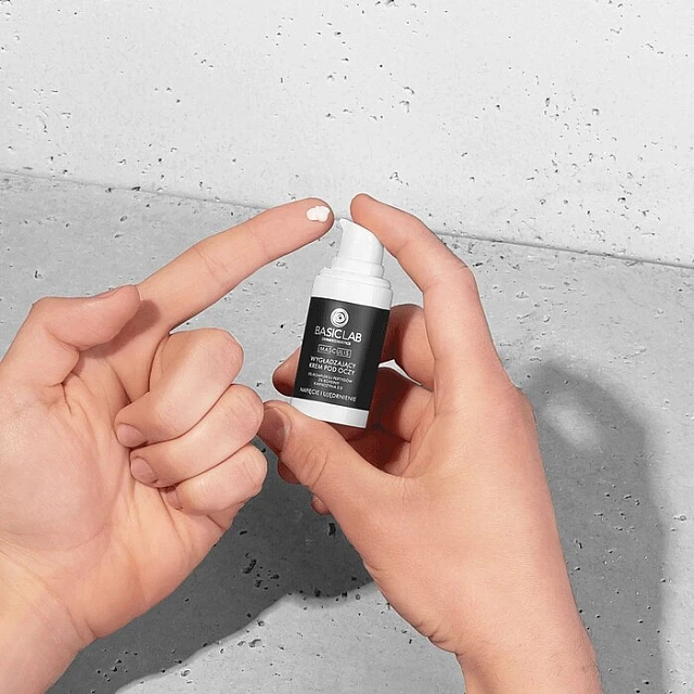 BasicLab Hidratantna i učvršćujuća krema za područje oko očiju sa peptidima i kofeinom 15ml – Napietost i Učvršćivanje | 5904639170781 | Kozmo