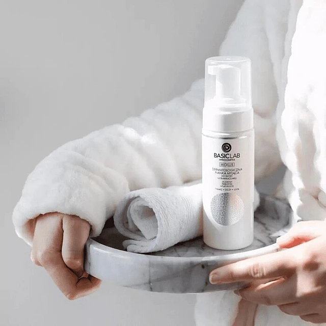 BasicLab Pena za Čišćenje Lica za Osetljivu i Suvu Kožu - 5904639170965 - Kozmo