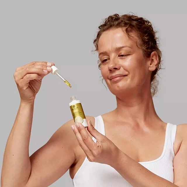 BasicLab Anti-Age Serum za Lice sa Vitaminom C 10%, Q10 i CBD-om - 5907637951550 - Kozmo