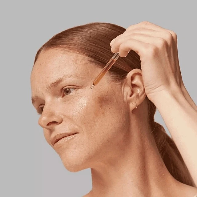 BasicLab Serum Protiv Fleka i Melazme Sa Traneksamskom Kiselinom - Ujednačavanje Tena 30ml | 5907637951567 | Kozmo