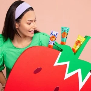 Dairy Fun Krema za ruke Domaće šumske jagode 50 ml - DELIA Dairy Fun Krema za ruke Domaće šumske jagode 50 ml - DELIA