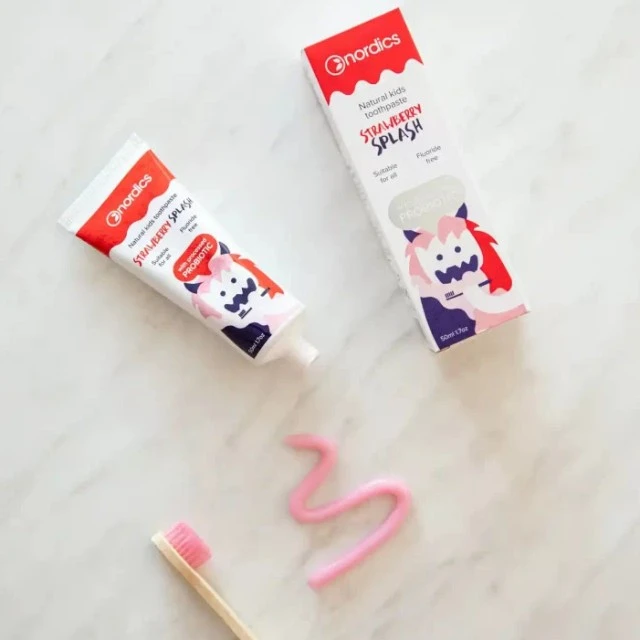 Decija pasta za zube protiv karijesa sa probioticima i ukusom jagode 50ml 3800500324258 Nordics Kozmo