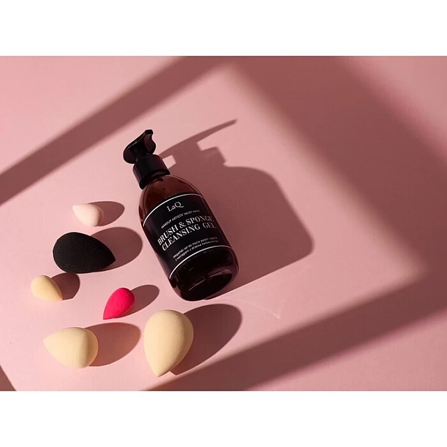 Gel za dubinsko pranje make-up četkica i sunđera za šminku 300ml | LaQ | KOZMO Gel za dubinsko pranje make-up četkica i sunđera za šminku 300ml | LaQ | KOZMO