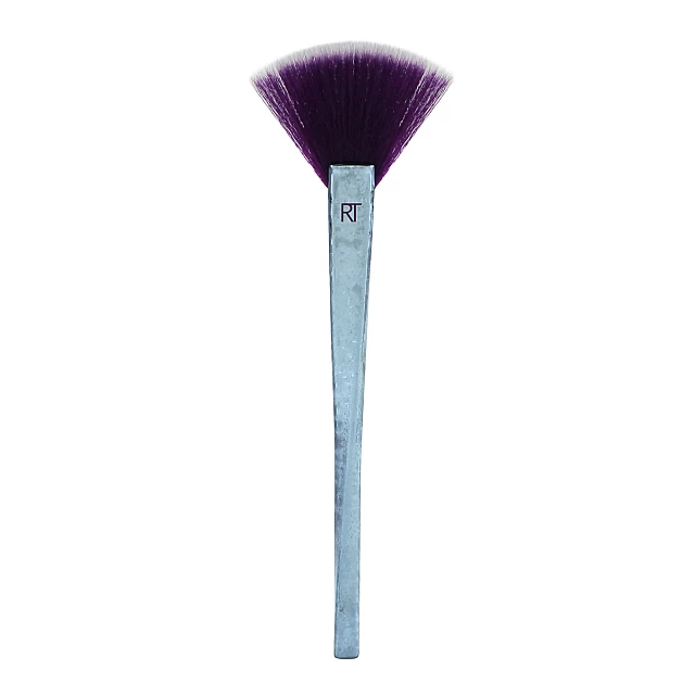 Lepezasta četkica za šminkanje REAL TECHNIQUES BRUSH CRUSH™ Vol. II | Kozmo Lepezasta četkica za šminkanje REAL TECHNIQUES BRUSH CRUSH™ Vol. II | Kozmo