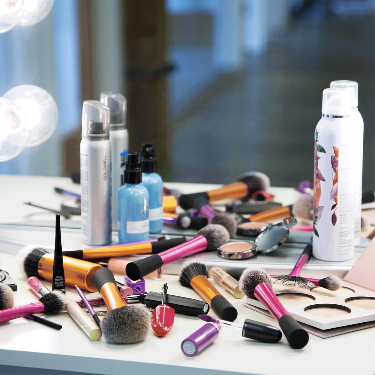 Roze stalak za makeup pribor sa tri džepa REAL TECHNIQUES EXPERT ORGANIZER  | Kozmo