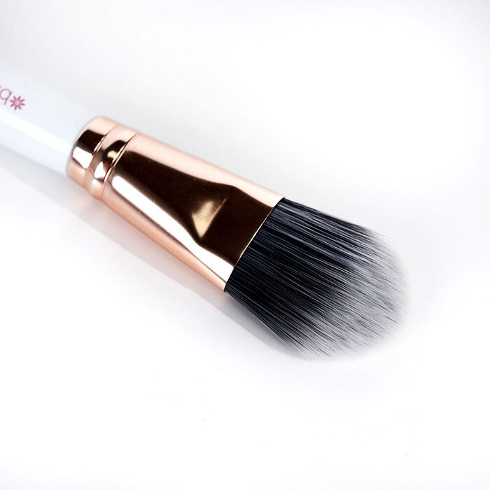 Četkica za tečni puder White i Gold 5060455146246 | BRUSHWORKS | Kozmo Online