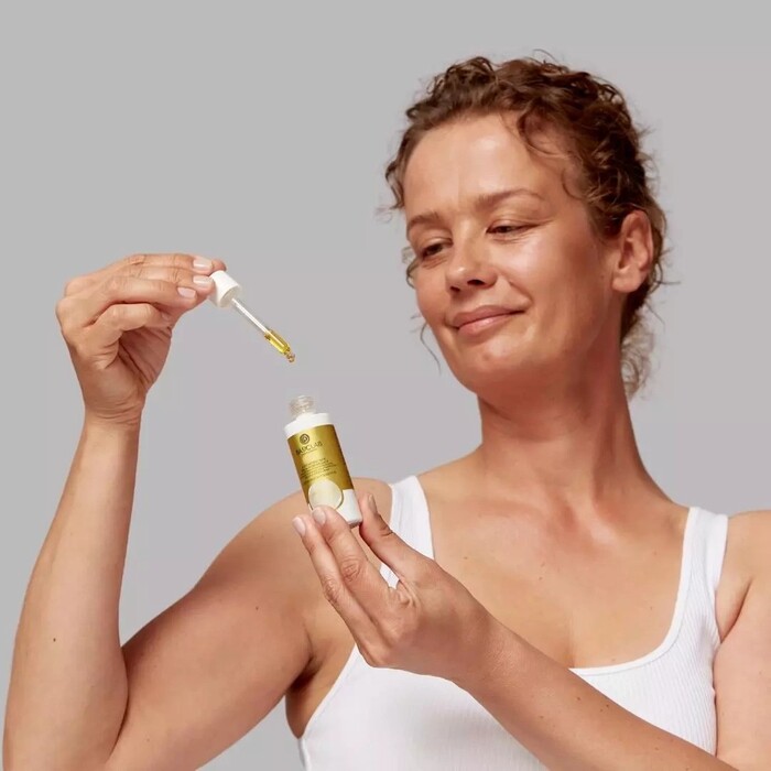 BasicLab Anti-Age Serum za Lice sa Vitaminom C 10%, Q10 i CBD-om - 5907637951550 - Kozmo
