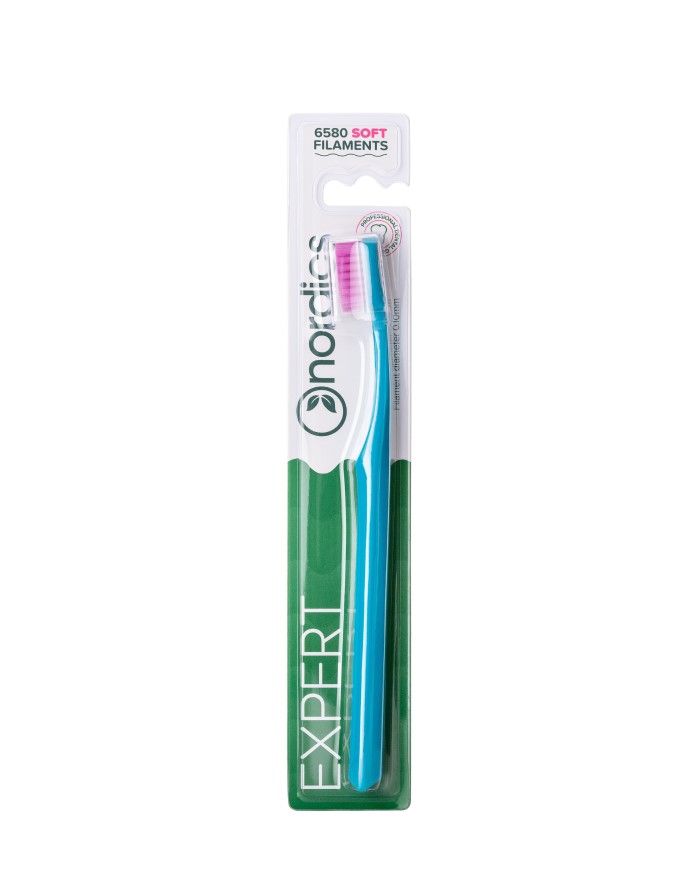 Četkica za zube Nordics Expert Curve 6580 Soft - plavo/zelena