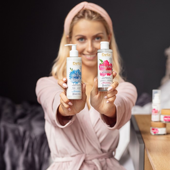 Mleko za uklanjanje šminke i čišćenje lica, očiju i usana sa eteričnim uljima hibiskusa i lotosa 200 ml  | DELIA Cosmetics | Kozmo