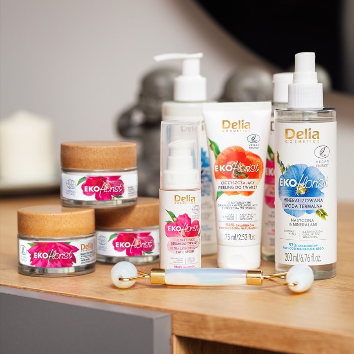 Mleko za uklanjanje šminke i čišćenje lica, očiju i usana sa eteričnim uljima hibiskusa i lotosa 200 ml  | DELIA Cosmetics | Kozmo